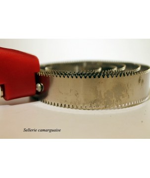 Brosse, Etrille métallique ronde