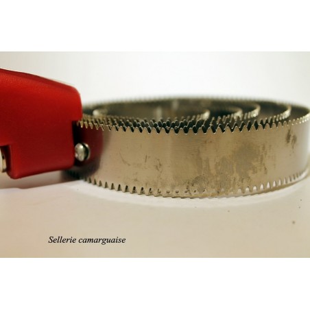 Brosse, Etrille métallique ronde