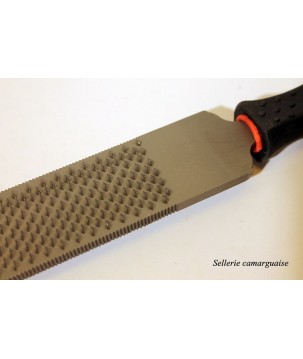 Maréchalerie, Râpe à manche caoutchouc