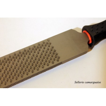 Maréchalerie, Râpe à manche caoutchouc