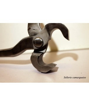 Maréchalerie, Tricoise à déferrer